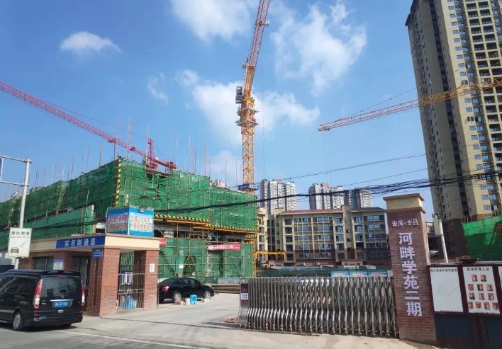 重庆荣昌首个装配式建筑示范项目开始吊装施工